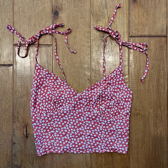 PacSun Lottie Miss Crop Tank Top with Tie Straps - Red with White Flowers - Picture 2 of 10